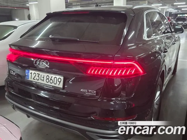 Audi Q8 2021 thumb 4