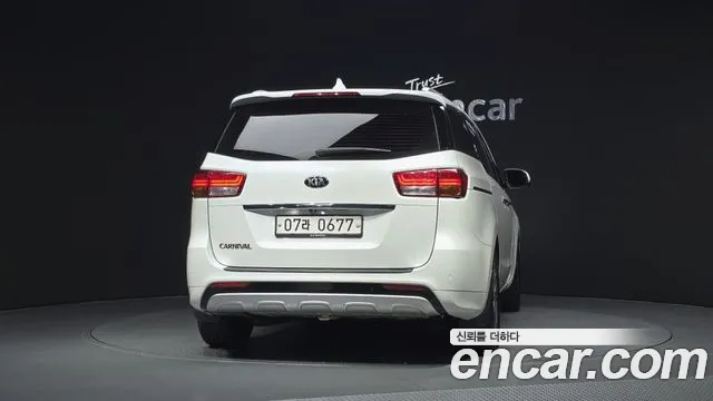 Kia Carnival 2016 thumb 4