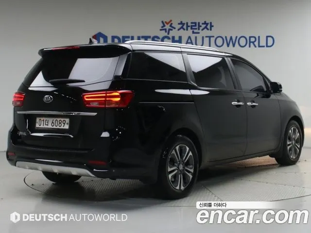 Kia Carnival 2018 thumb 2