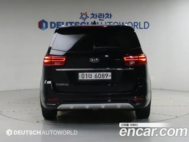 Kia Carnival 2018 thumb 4