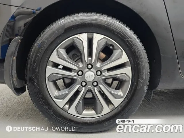 Kia Carnival 2018 thumb 5