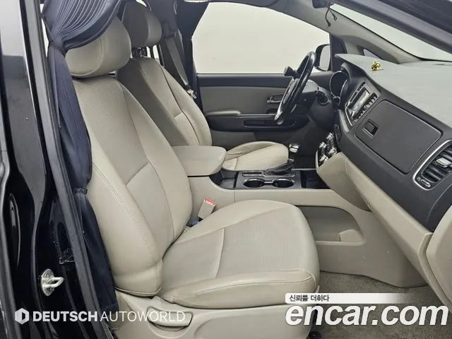 Kia Carnival 2018 thumb 10