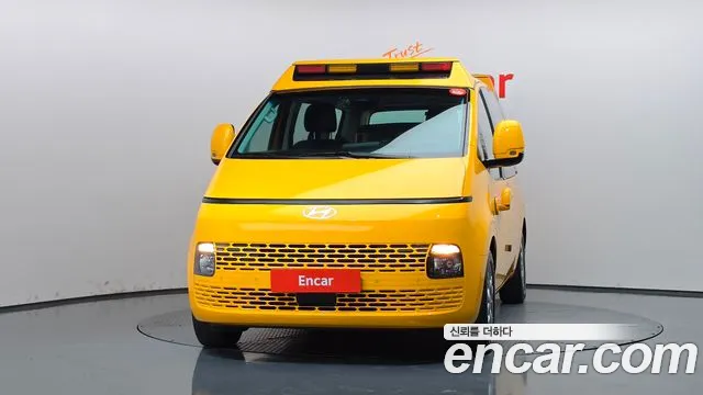 Hyundai Staria 2025 thumb 3