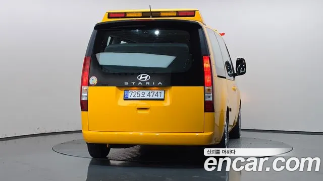 Hyundai Staria 2025 thumb 4