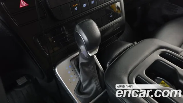 Hyundai Staria 2025 thumb 9