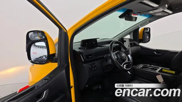 Hyundai Staria 2025 thumb 10