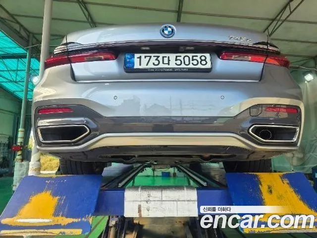 BMW 7-Series 2021 thumb 2