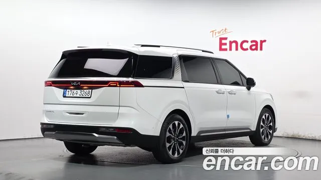 Kia Carnival 2023 thumb 2