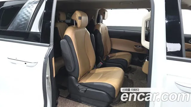 Kia Carnival 2023 thumb 11