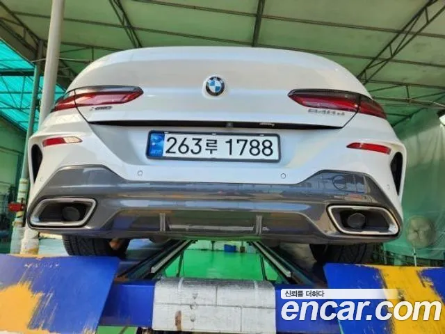 BMW 8-Series 2021 thumb 2