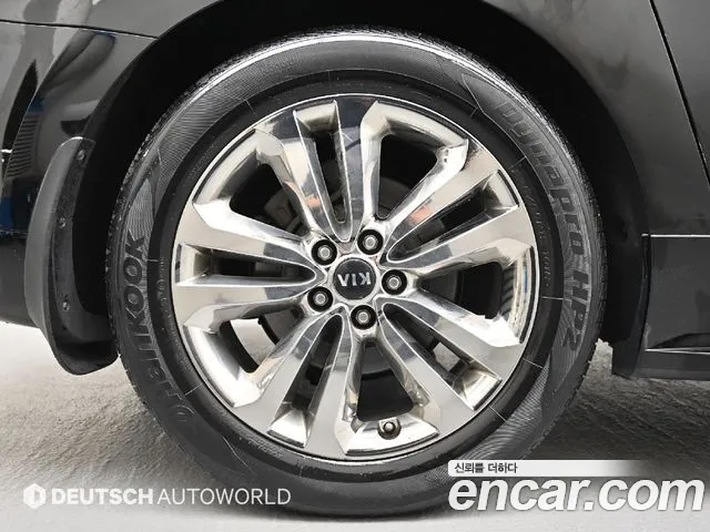 Kia Carnival 2015 thumb 5