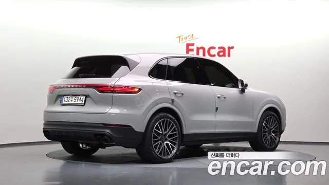 Porsche Cayenne 2022 thumb 2