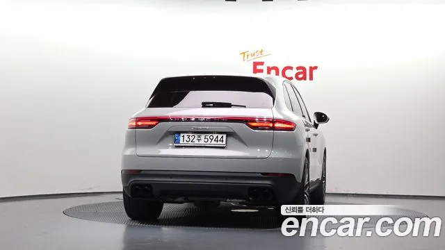 Porsche Cayenne 2022 thumb 4
