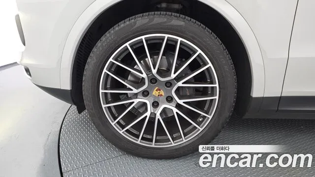 Porsche Cayenne 2022 thumb 5