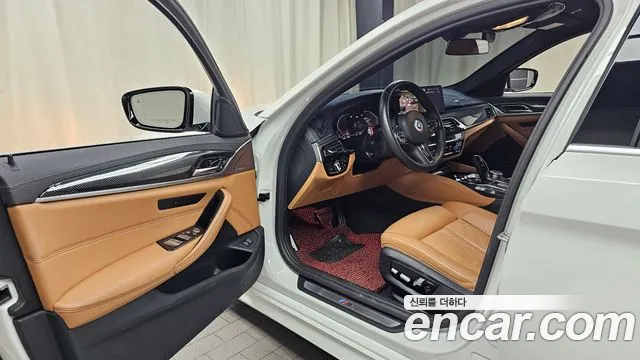 BMW 5-Series 2020 thumb 9