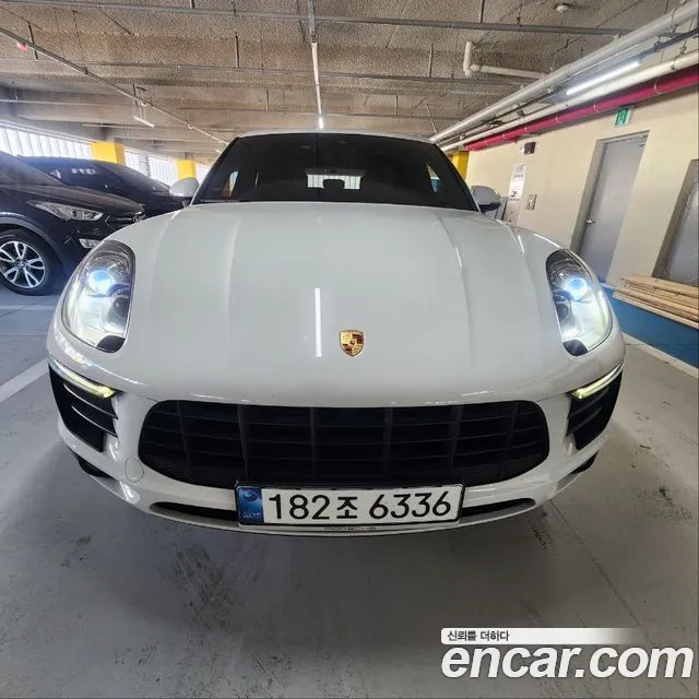 Porsche Macan 2017 thumb 2