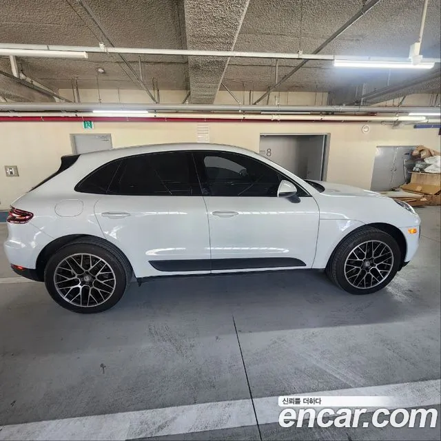 Porsche Macan 2017 thumb 4