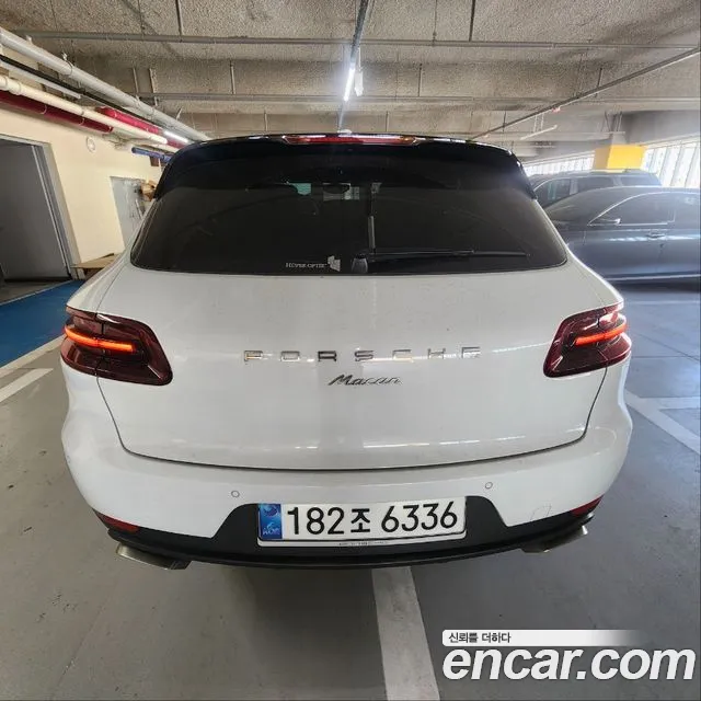 Porsche Macan 2017 thumb 5