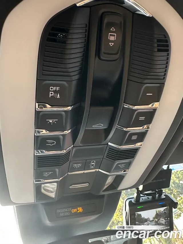 Porsche Macan 2017 thumb 9