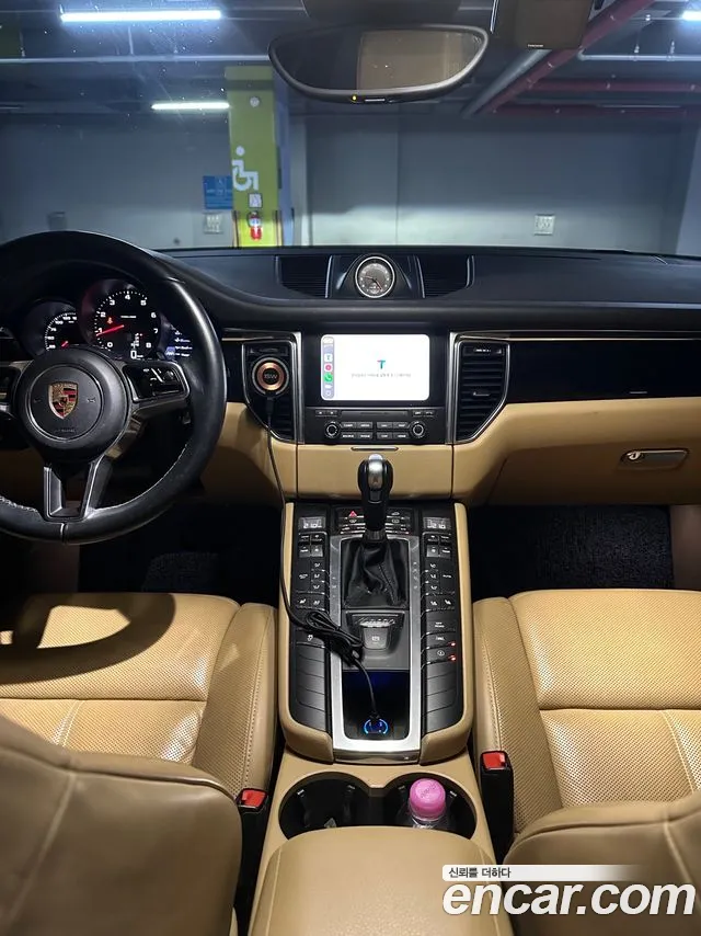 Porsche Macan 2017 thumb 12