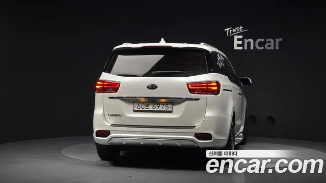 Kia Carnival 2018 thumb 4