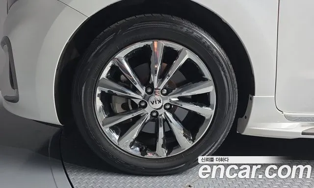 Kia Carnival 2018 thumb 5