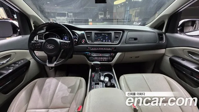 Kia Carnival 2018 thumb 7