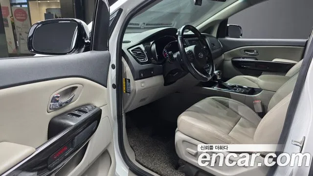 Kia Carnival 2018 thumb 10