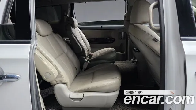 Kia Carnival 2018 thumb 11