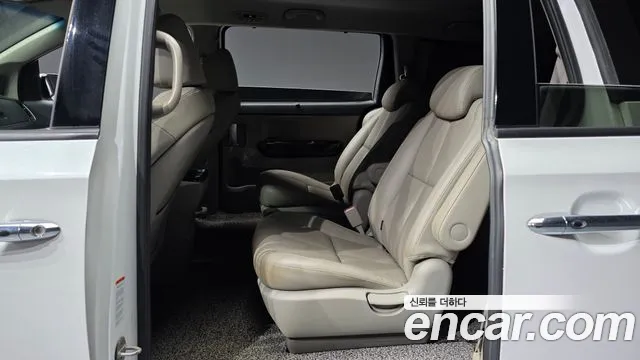 Kia Carnival 2018 thumb 12