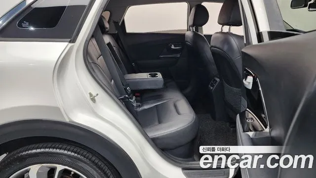 Kia Niro 2017 thumb 11