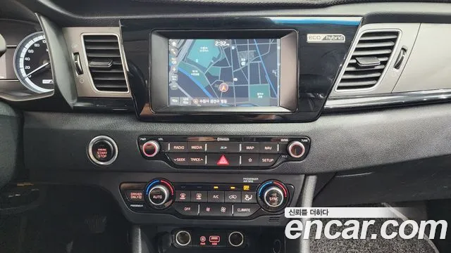 Kia Niro 2017 thumb 12