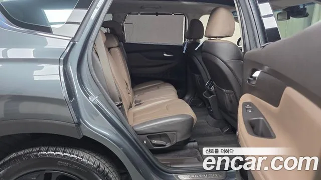 Hyundai Santa Fe 2018 thumb 10