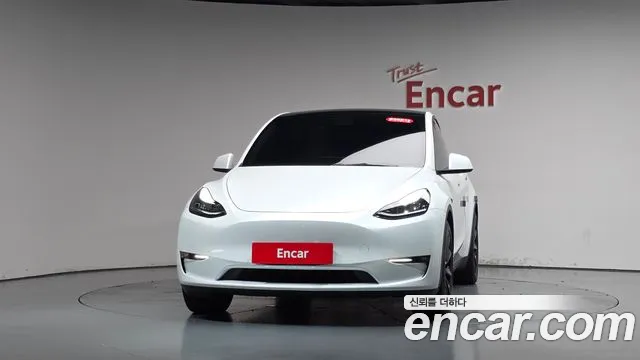 Tesla Model Y 2021 thumb 2