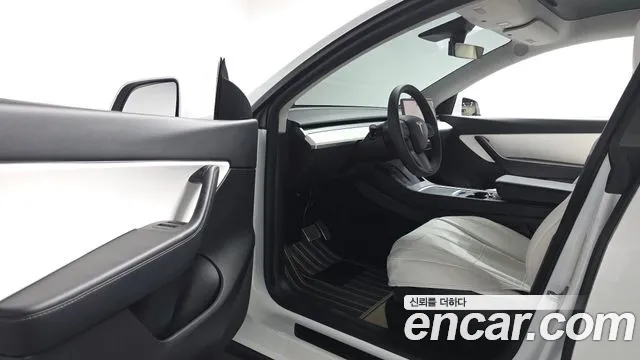 Tesla Model Y 2021 thumb 9