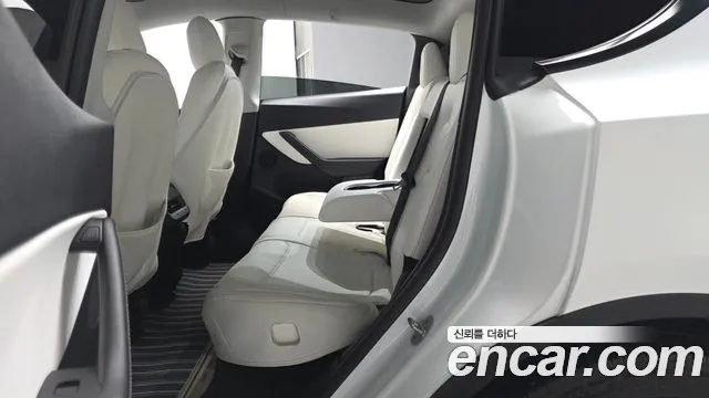 Tesla Model Y 2021 thumb 11