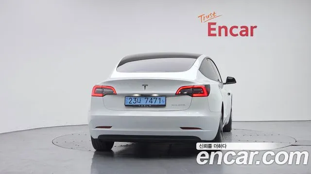 Tesla Model 3 2022 thumb 4