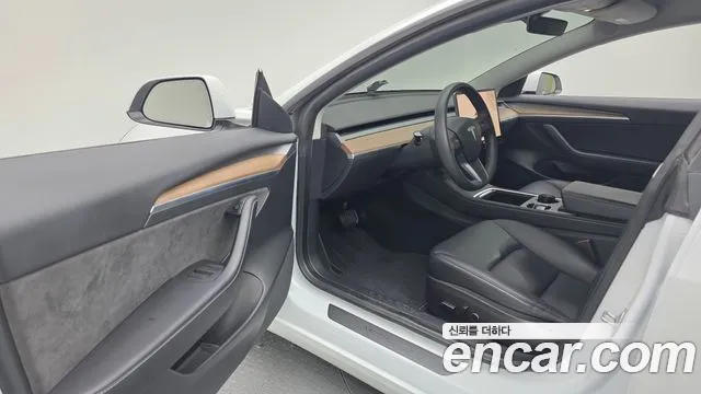 Tesla Model 3 2022 thumb 10