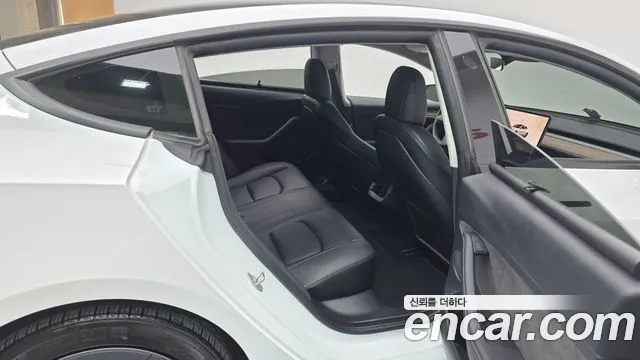 Tesla Model 3 2022 thumb 11