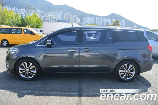 Kia Carnival 2015 thumb 2