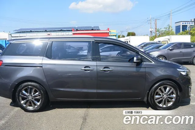 Kia Carnival 2015 thumb 3