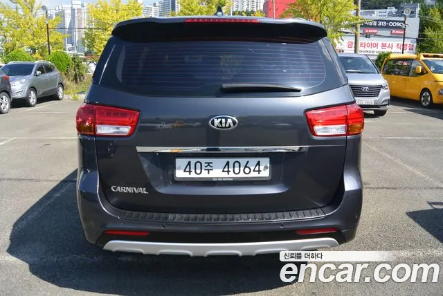 Kia Carnival 2015 thumb 4