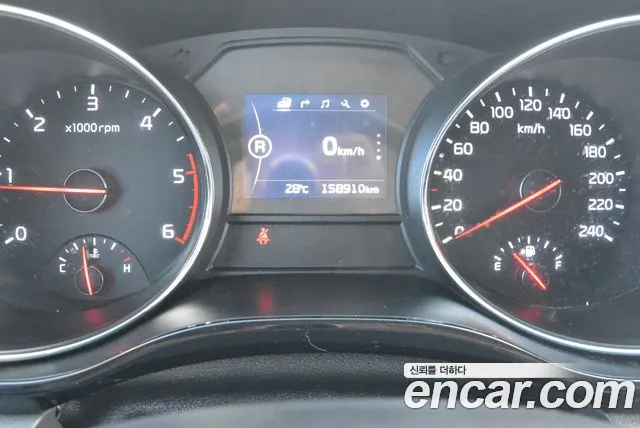 Kia Carnival 2015 thumb 8