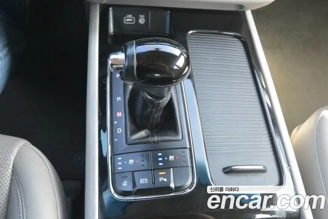 Kia Carnival 2015 thumb 9