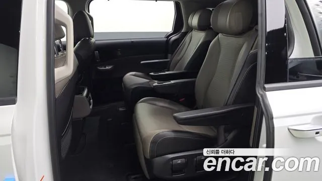 Kia Carnival 2024 thumb 11