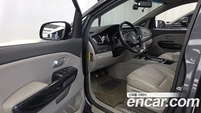 Kia Carnival 2014 thumb 10