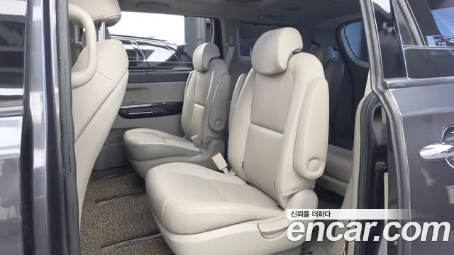 Kia Carnival 2014 thumb 12