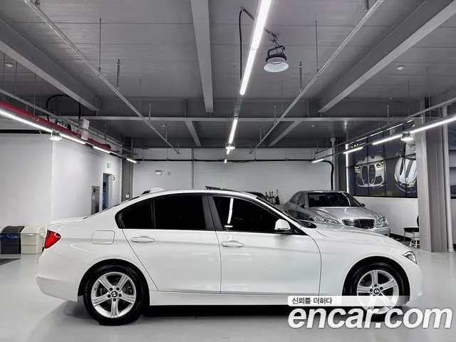 BMW 3-Series 2015 thumb 5