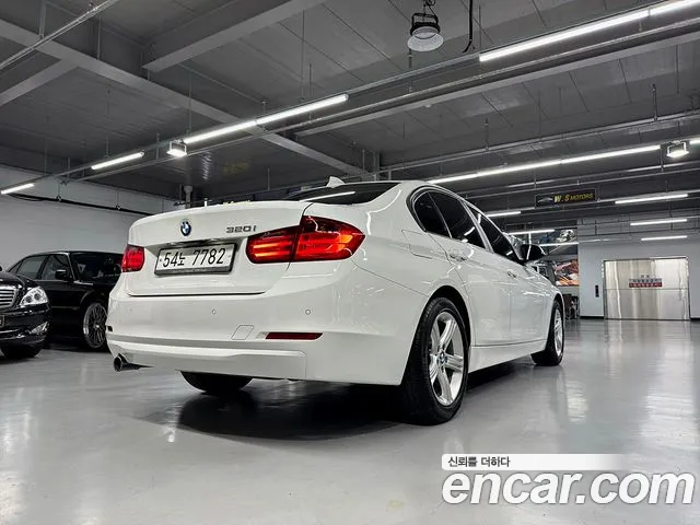 BMW 3-Series 2015 thumb 7