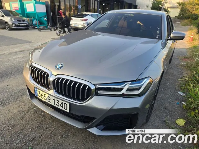 BMW 5-Series 2022 thumb 2